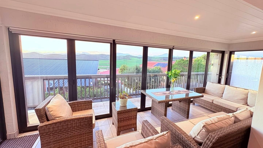 5 Bedroom Property for Sale in Reebok Western Cape